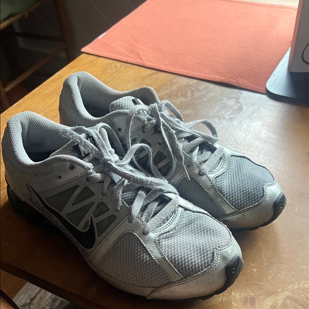 Nike Gray/Silver/Black Running Shoes. REAX Run 6.